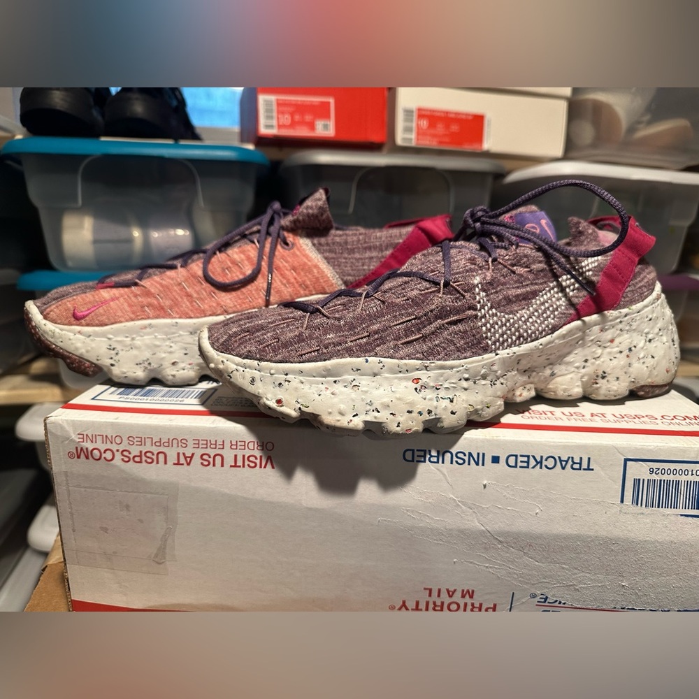 Nike Women's Space Hippie 04